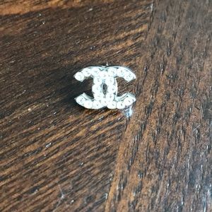 Single Chanel earring